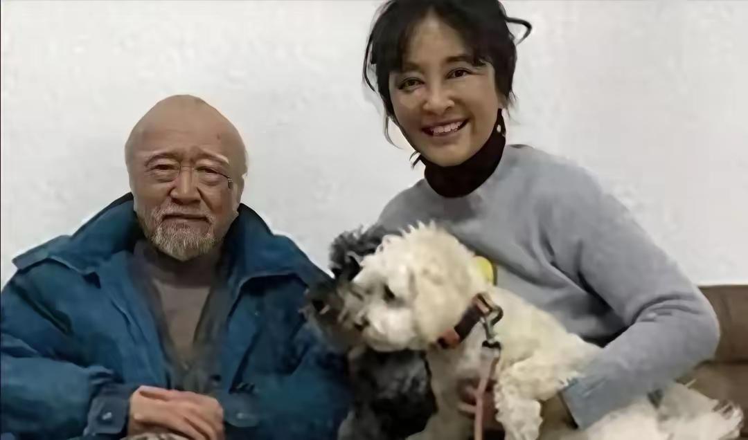 王铎：今天的“刘罗锅”李保田，在画过三千多张画之后，活成了一个老佛爷的样子。