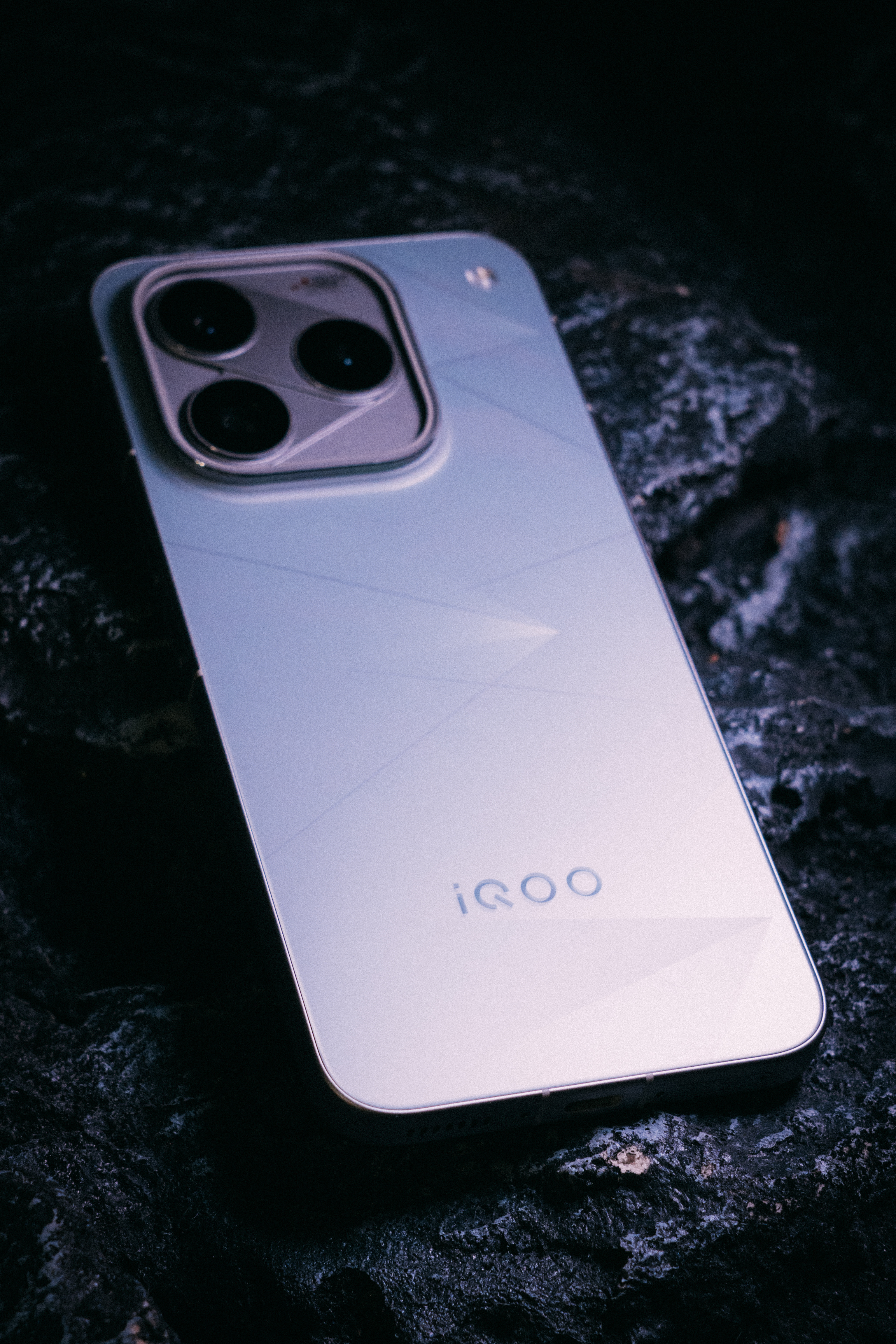iQOO 16 真机实拍很多隐藏的细节都露出了科幻感  ​​​