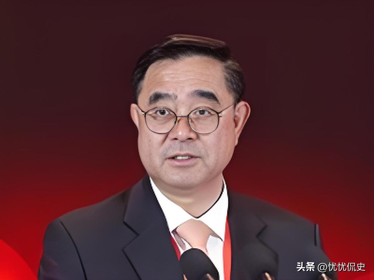 台湾省新党吴成典对大陆记者说：大陆与台湾合在一起，大陆拥有台湾，如虎添翼。台湾有