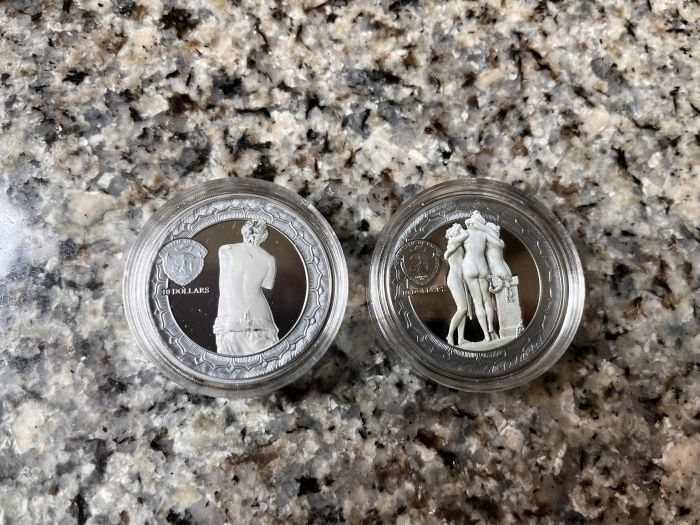 好币成双维纳斯，美惠三女神。各国金银币上，美惠三女神不算少见，相对而言，维纳斯则