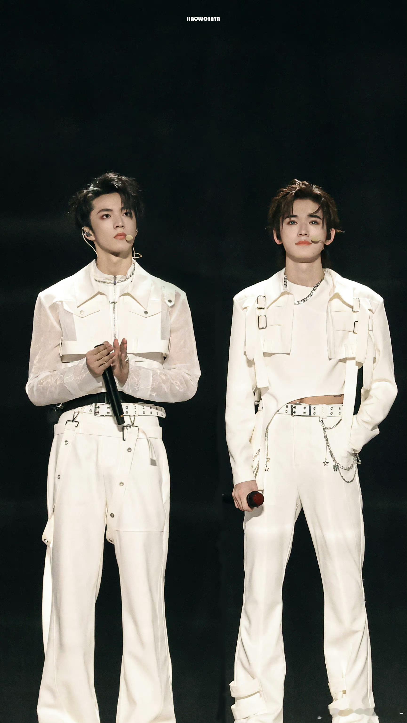 文轩 🐺🐟文轩世界第一初恋 “就这表情！算了别拍了你们先出去一下”烟花升停在