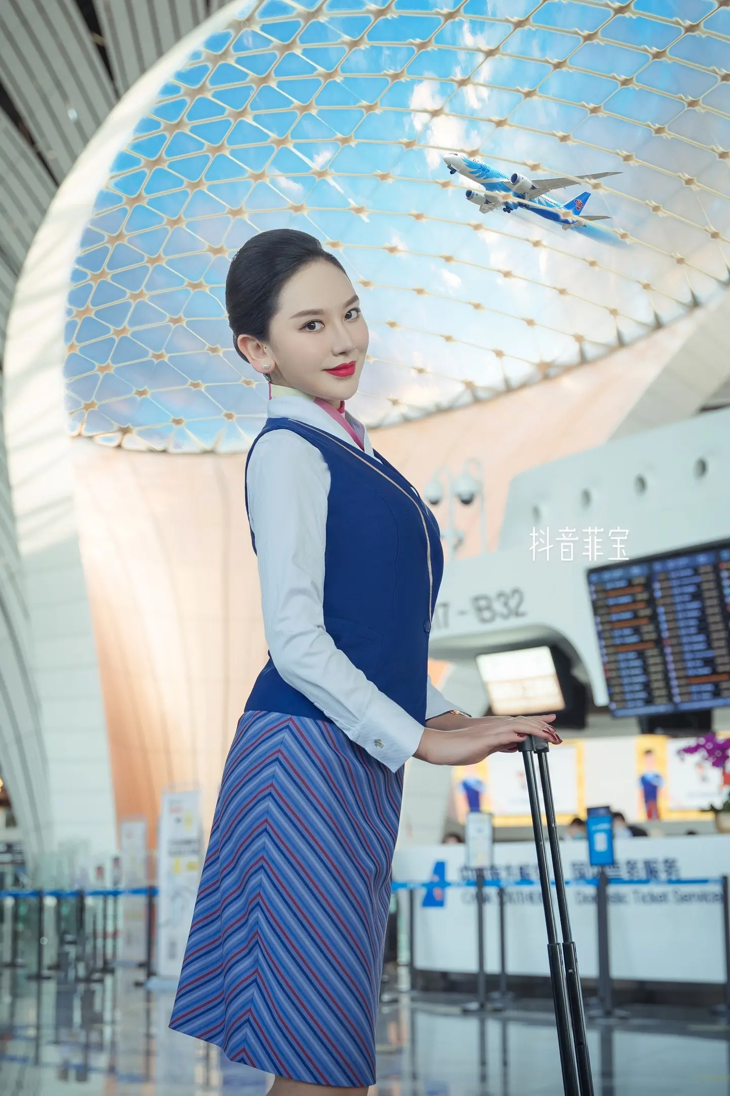 大兴机场实拍南航乘务长菲宝