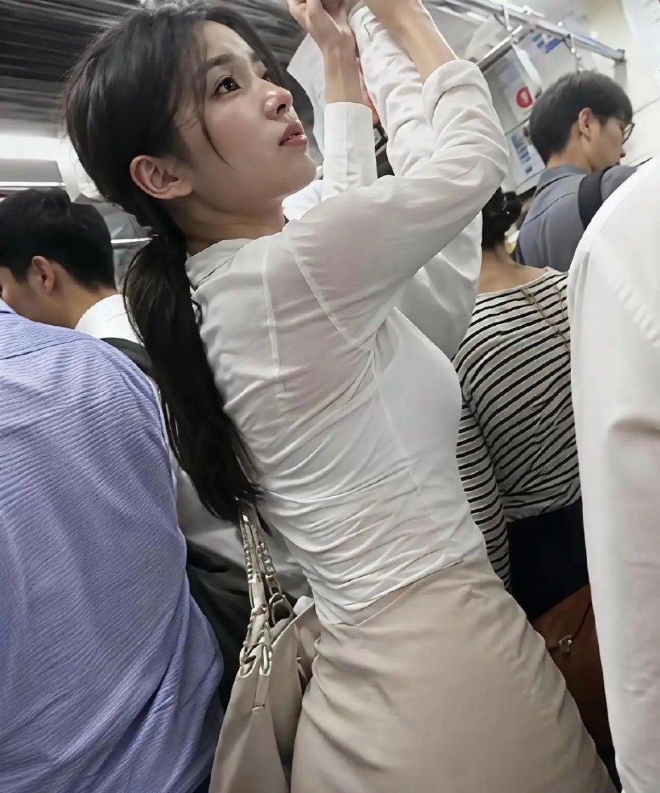 她俩是同一个人吗？ 