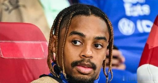 据利物浦资讯网站DaveOCKOP独家报道，利物浦已于本周向巴黎圣日耳曼提交求购