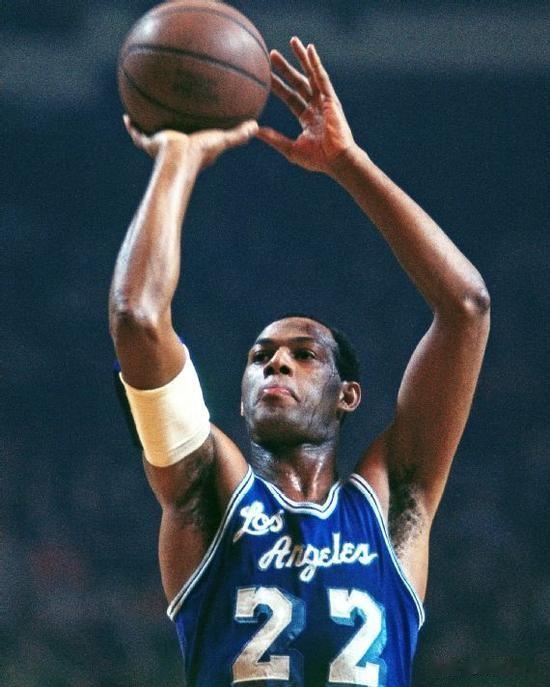 在NBA长达76年的历史上，总决赛得分在50分以上的只出现6次。
第一、埃尔金-