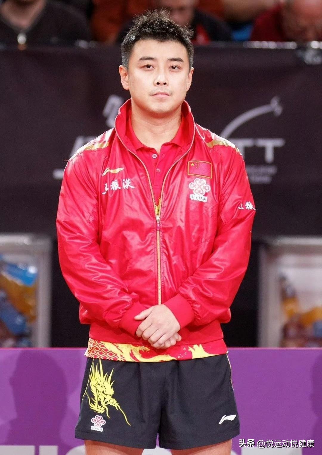 乒乓球史上最让人心疼的运动员，一定是王皓。
 
十二年奥运征程，三次站上决赛场，