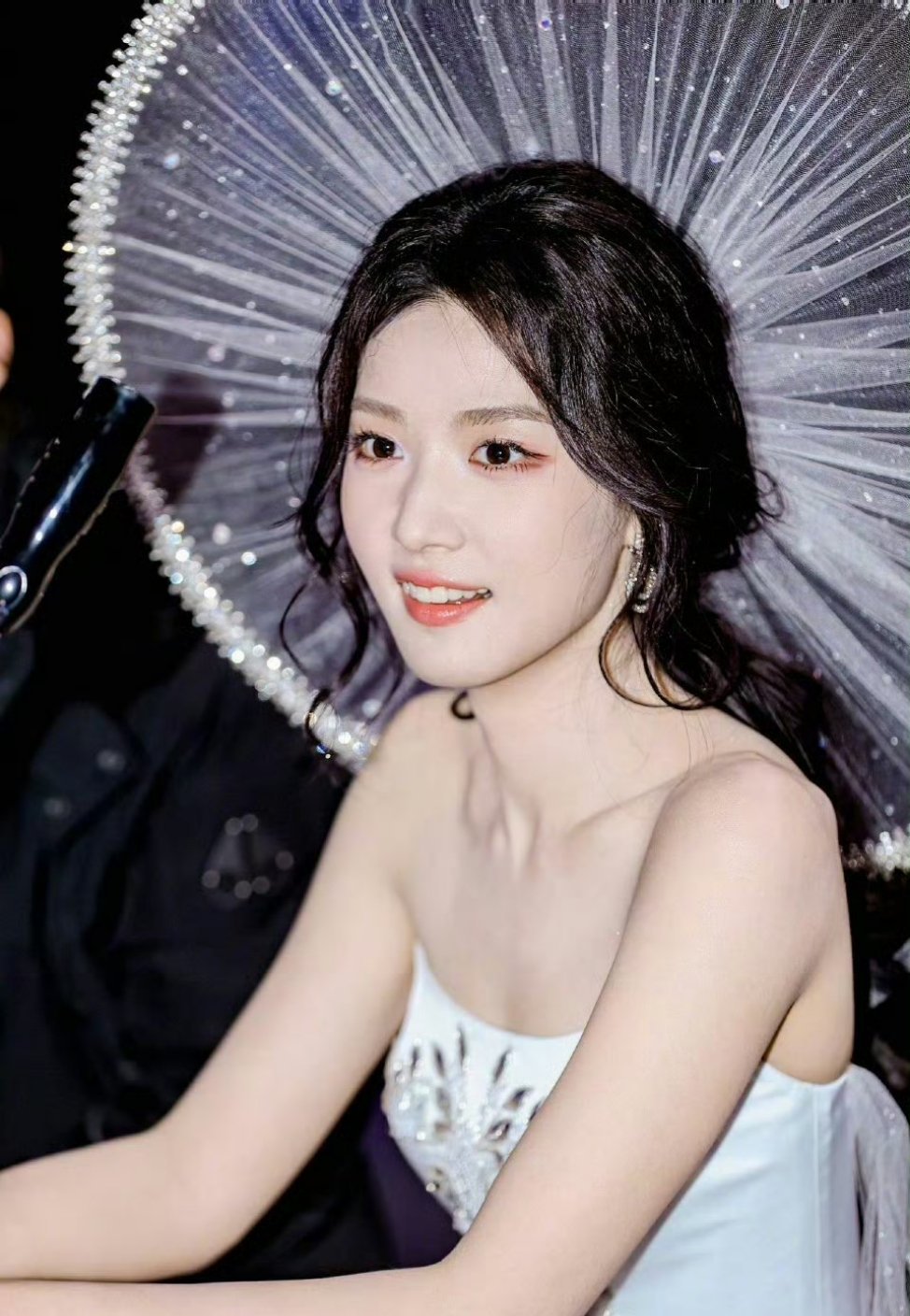 这个阵容内娱好久不见微博之夜也太精彩了吧！男神们各有各的帅，白鹿杨紫卢昱晓美得亮