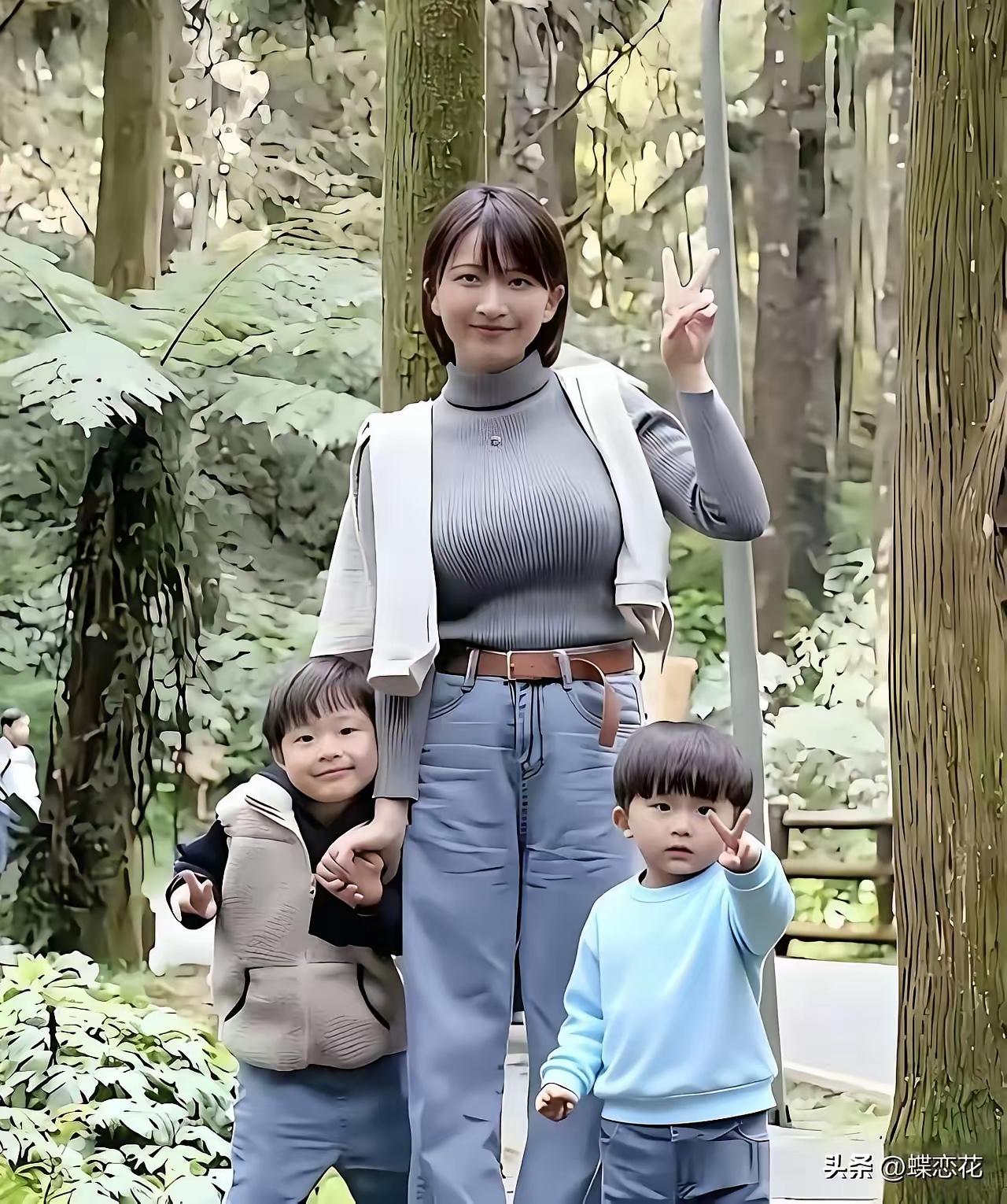 这个离婚的少妇，长得不仅漂亮，而且长得也比较壮实，是个赚钱的能手，有没有愿意和她