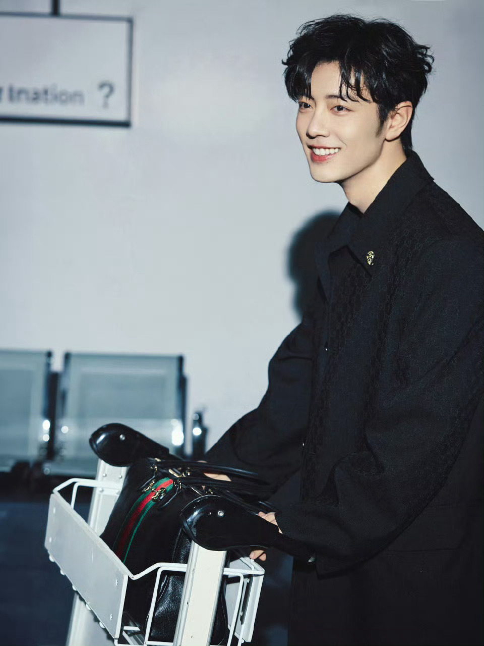 肖战国泰民安和内娱妲己居然是同一个人肖战果然是魅魔肖战果然是魅魔，肖战这是机场还