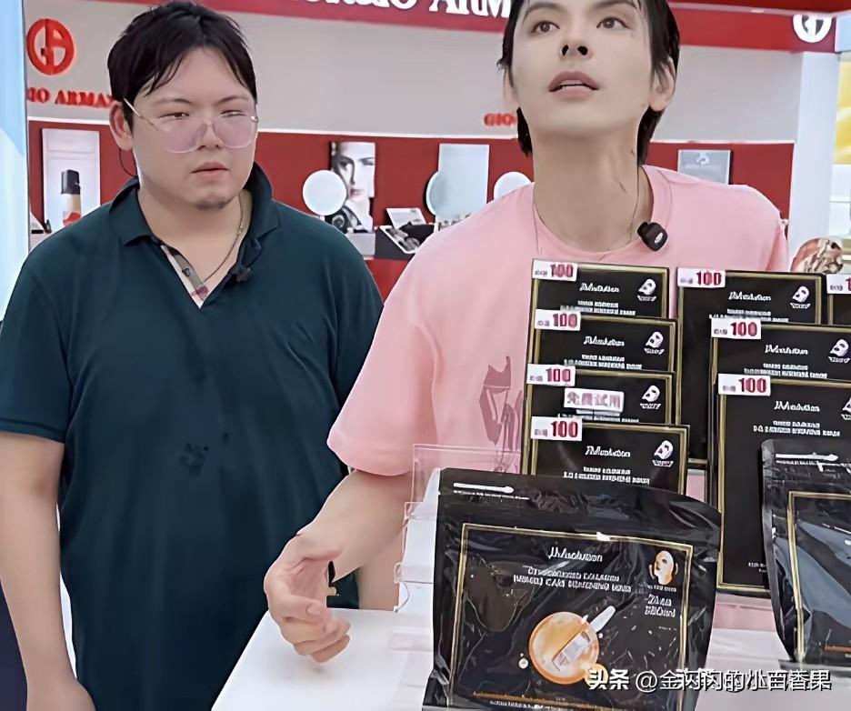 好家伙向佑空降直播间，助力哥哥爆流量。这回向佐直接火力拉满！久未露面的弟弟向佑跑