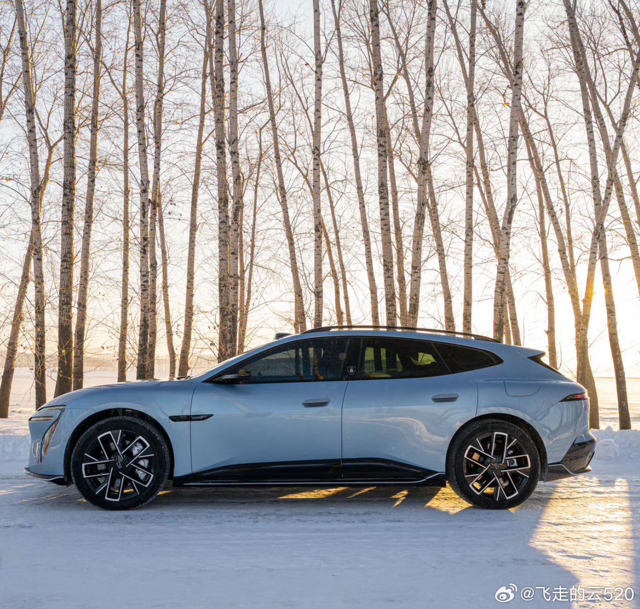 阿维塔很神奇啊居然搞出了双电机后驱的神奇车型没错，两个电机都在后轴，前轴没有电机