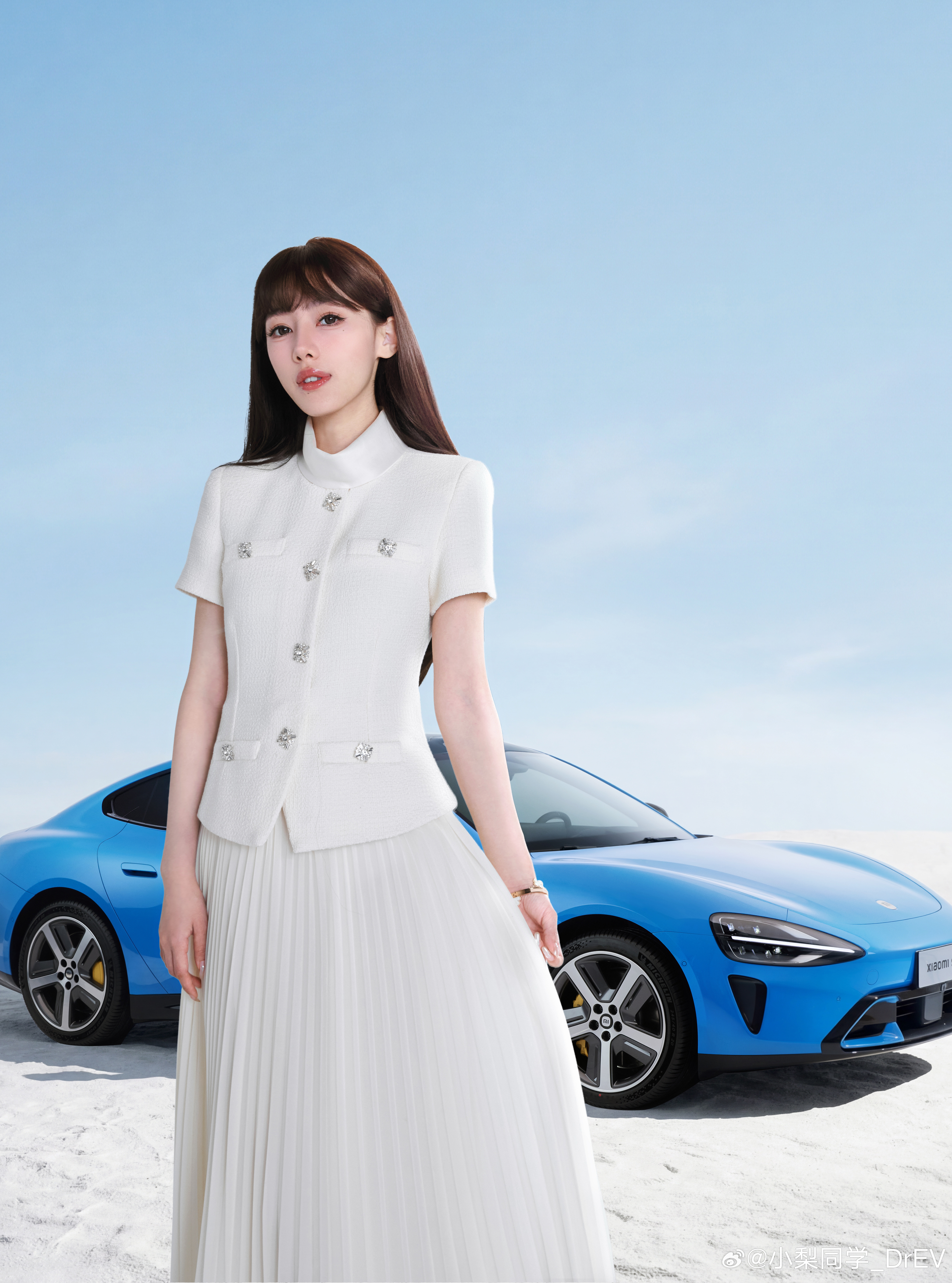 也是get舒淇同款海报了新一代小米SU7这个卡布里蓝越来越耐看让时间变慢的蓝，适