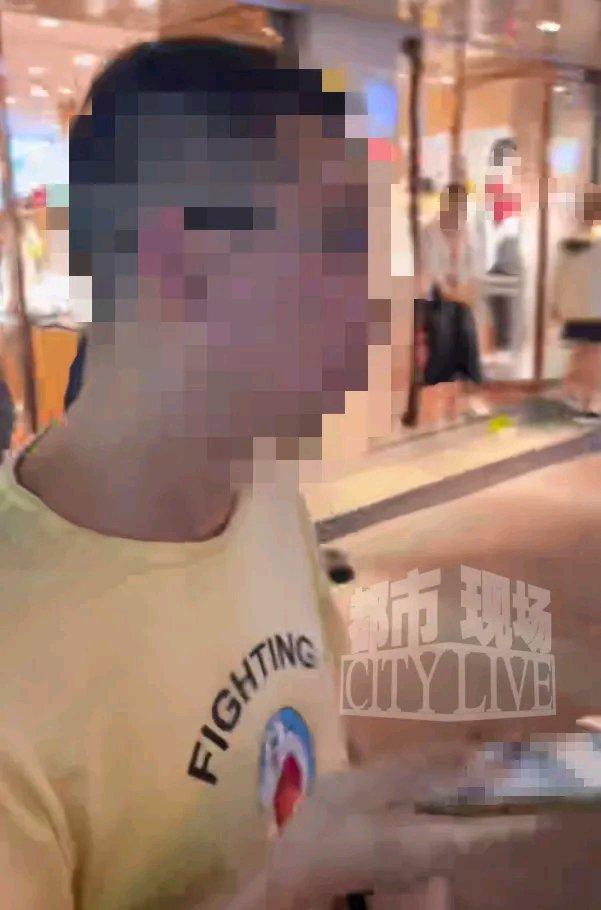 两名女大学生称遭男子偷拍，这事儿一出来可太让人震惊了。警方调查发现男子手机里竟有