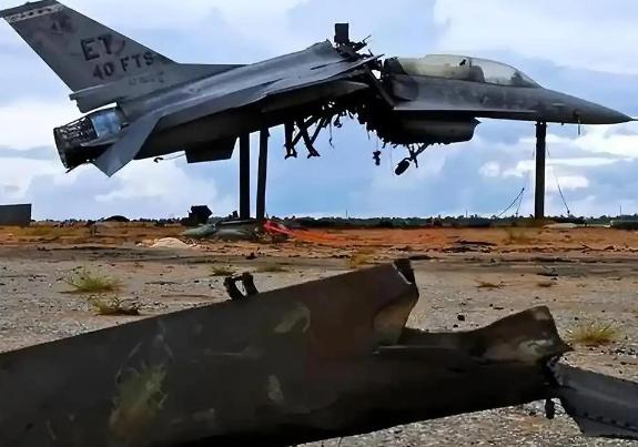 美王牌预警机被拦腰斩断，“空中大脑”被一锅端，美军老底被打光

最近中东那边的消