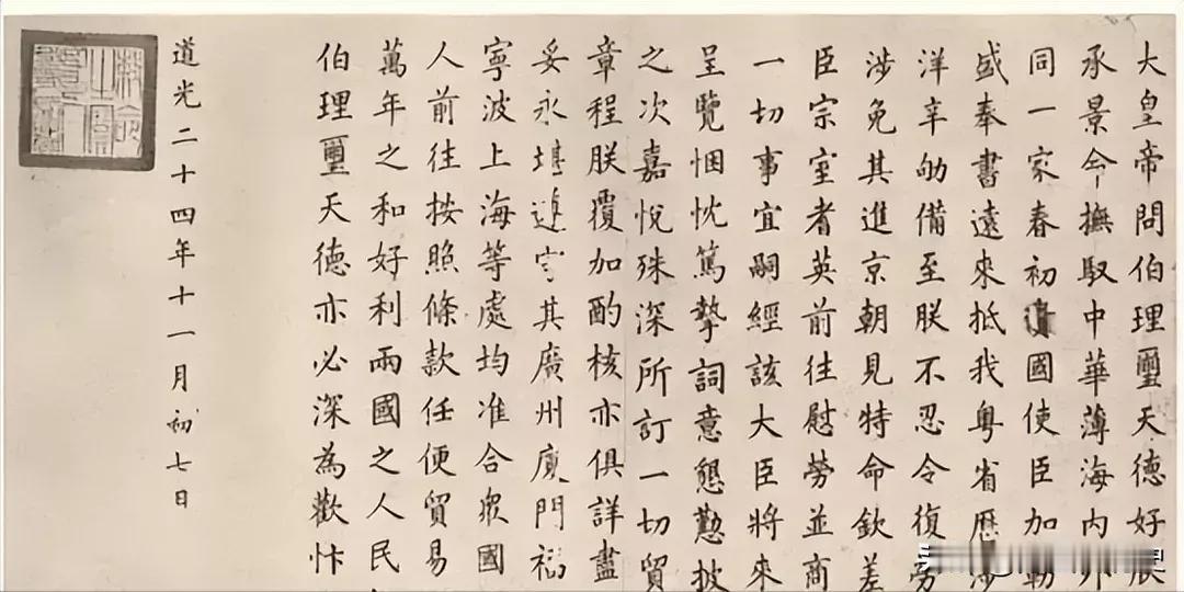 这种背法，意思不大。应该走到学生的前面，而不是背后。还有，要让同学们合上书，与自