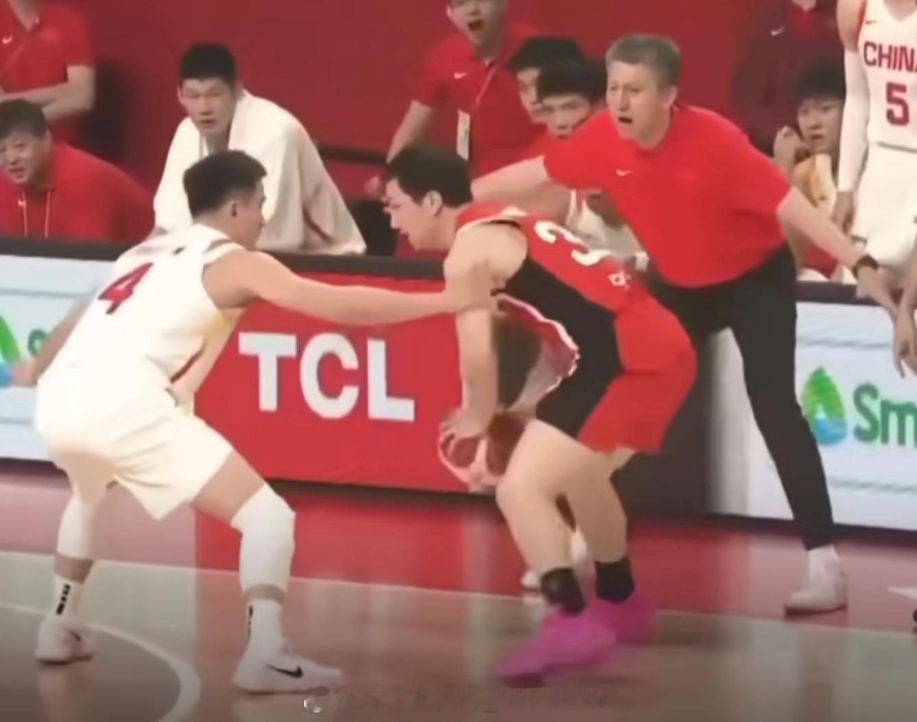 网友不断供稿，这个30号被郭指导彻底限制住了 