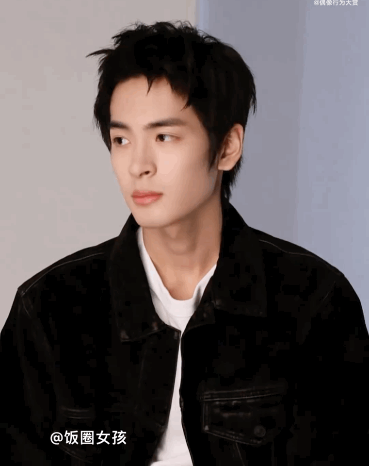 #于正发的弥金无美颜视频#于正新签约的艺人弥金，于正让我们评价吃藕不吃藕，大家怎