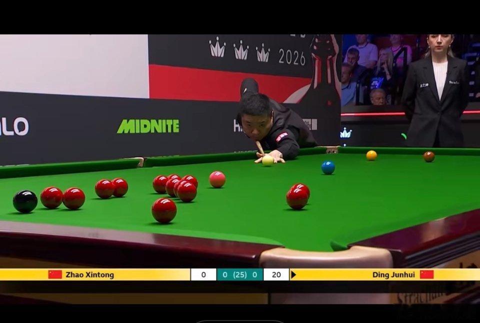 斯诺克世锦赛【丁俊晖首局打出长台组合球】赵心童丁俊晖已各赢一局2026斯诺克世锦