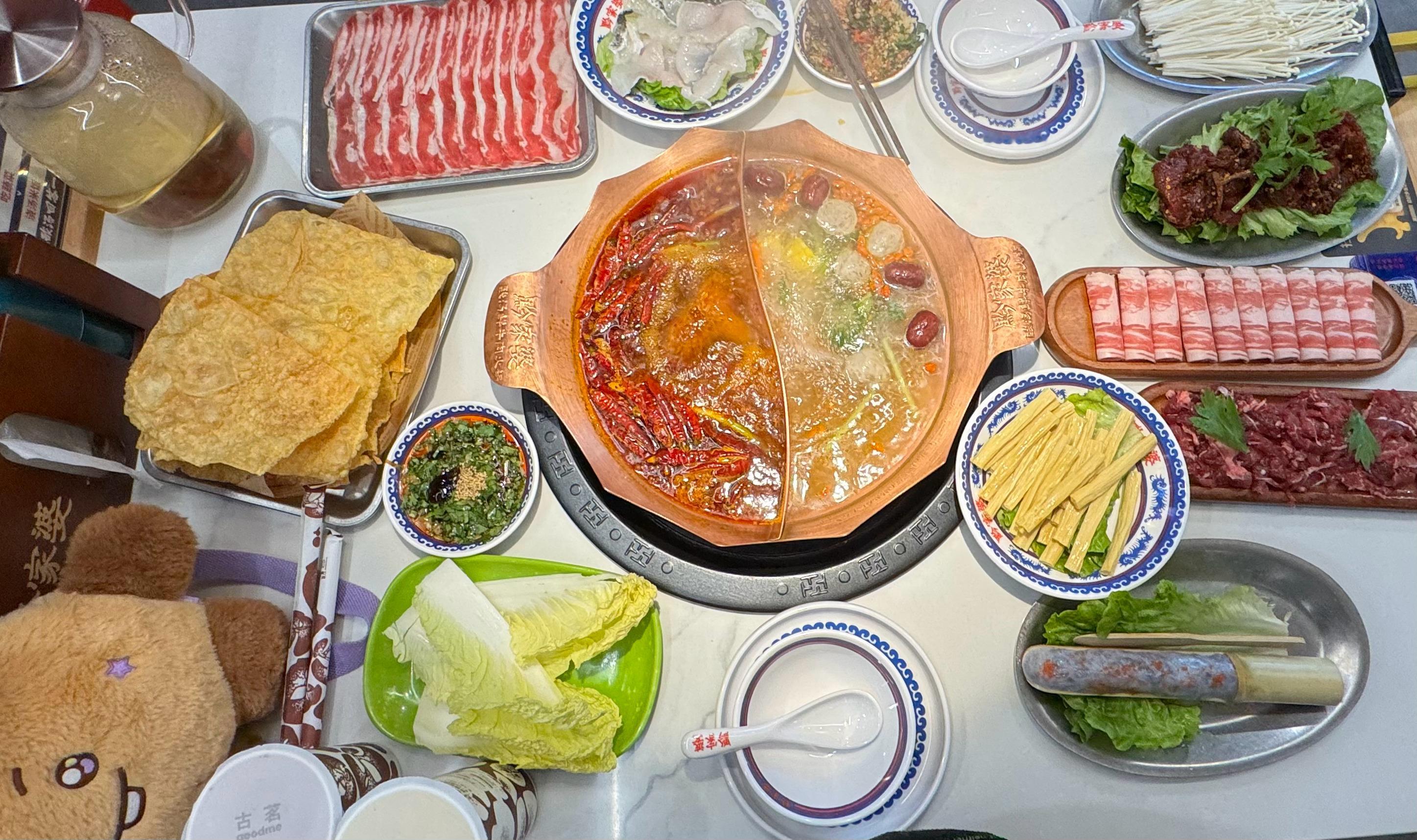 随机挑选到小shooky和草莓烘培泰陪我吃今天的午饭和晚饭吧！ 