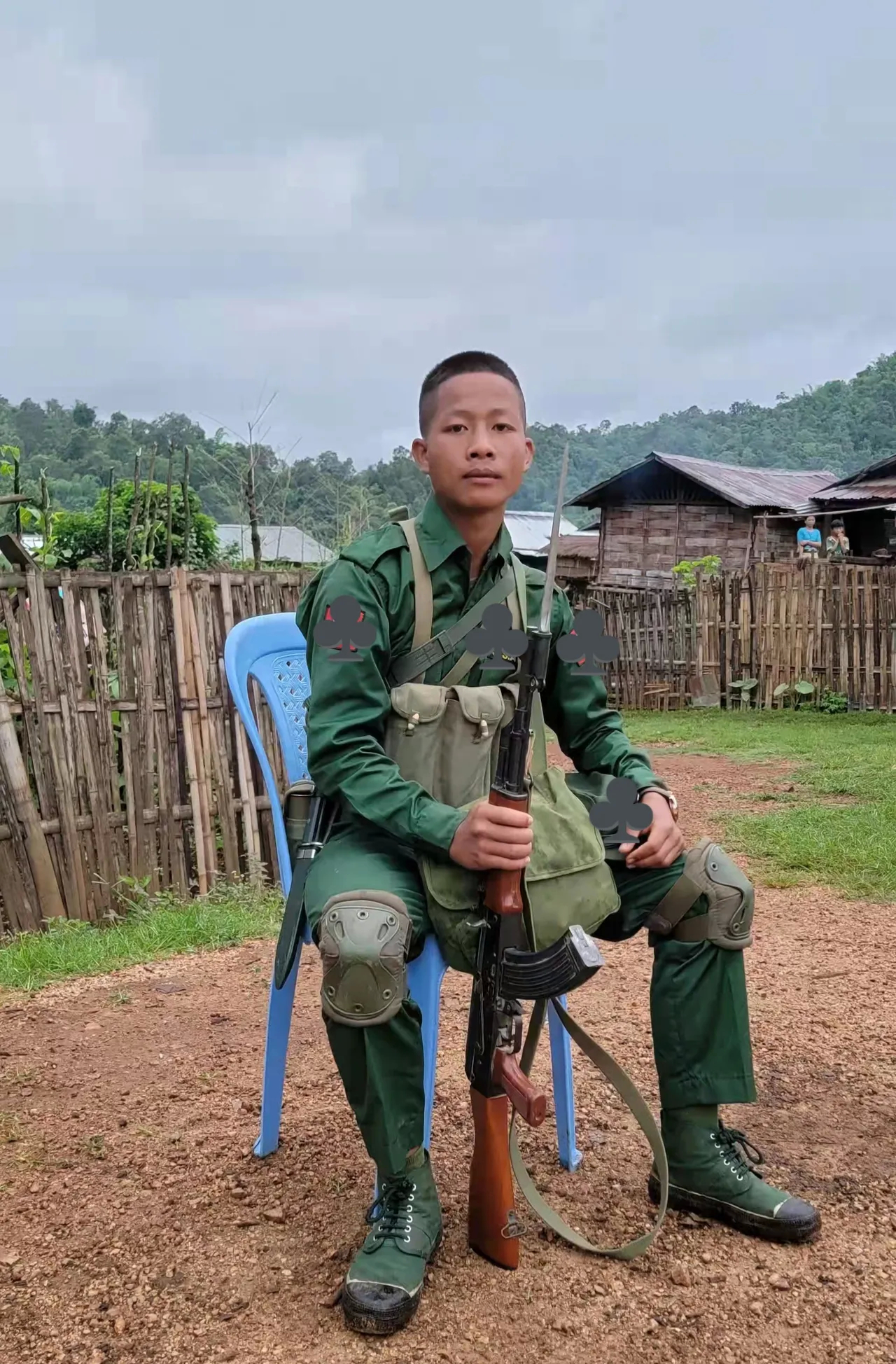 缅北地方军阀武装，还有三棱刺。 ​​​