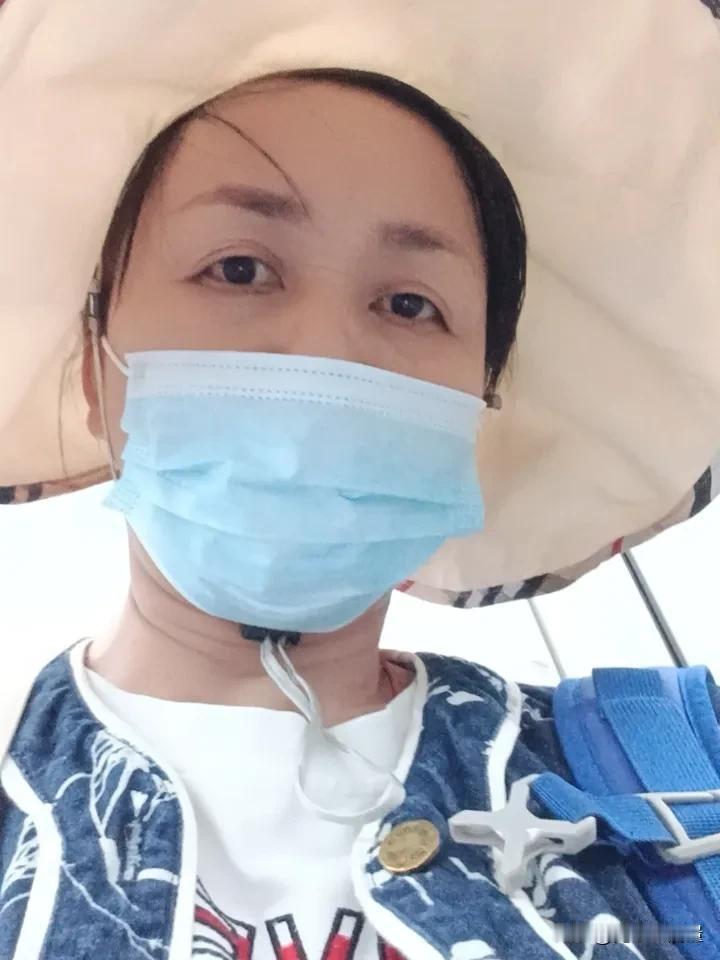 过分善良真的会让自己陷入很憋屈的境地。之前我有个同事，我看他工作忙，就经常帮他分