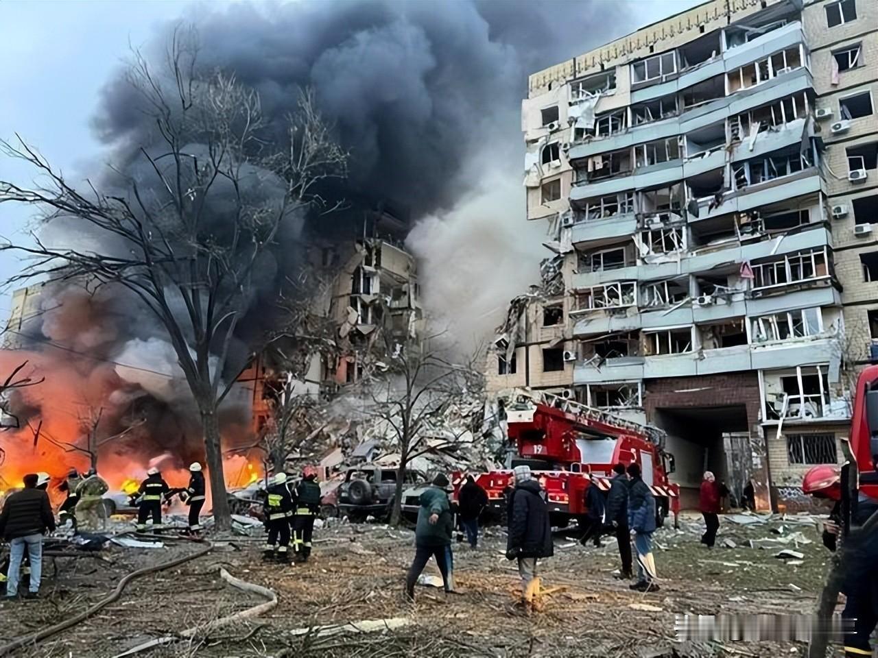 基辅近郊一声巨响，37条生命永远定格。
当地时间8月29日，基辅州布恰区米拉村，