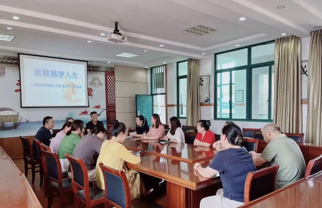 常州市卜弋小学举行黄卫芬老师光荣退休欢送会！