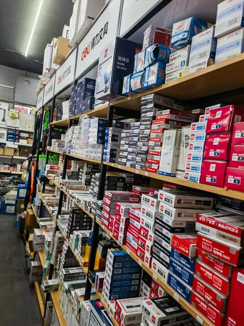 中国十大办公用品品牌

1. 得力DELI——得力集团有限公司，创始人娄甫君、娄