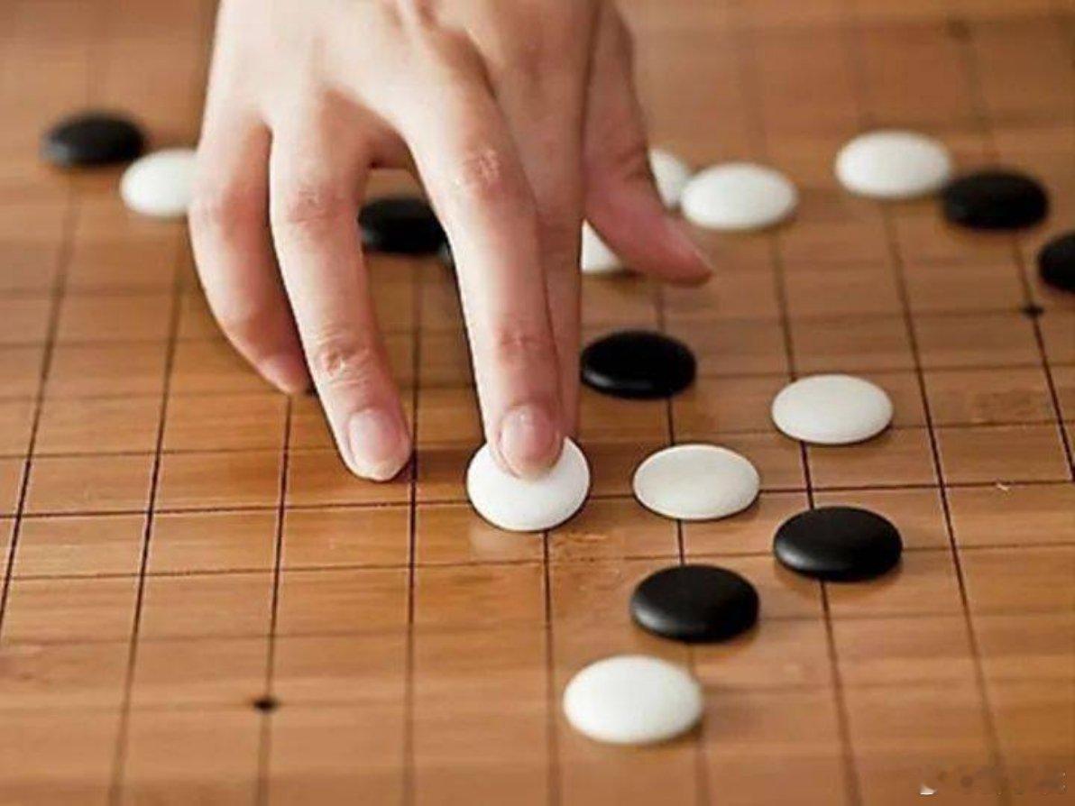 亿万富豪教女儿如何看钱财富圈最残酷的分层，取决于钱在你眼中，它是耕耘的