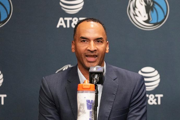 NBA：独行侠败家总经理尼科-哈里森被解雇！
北京时间11月12日，美记Marc