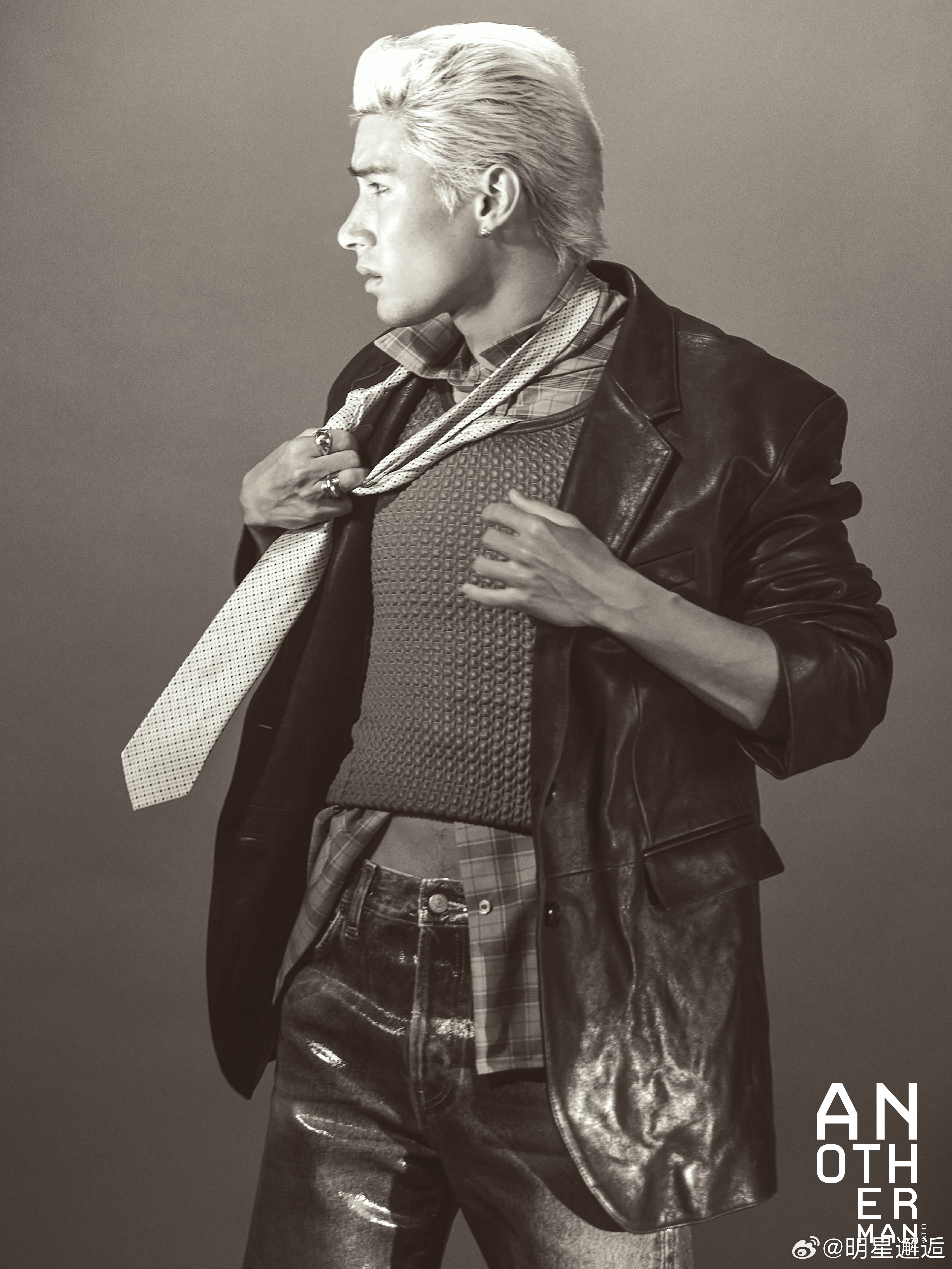 米卡AnotherMan开季封面米卡登上时尚杂志AnotherMan开季封面，金