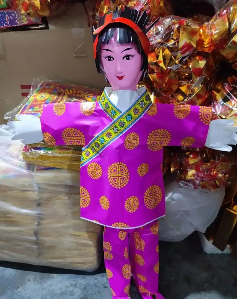 我去！这纸扎人怎么这么像内娱一个女明星？！这不得梦里通灵聊聊上海话啊！ 