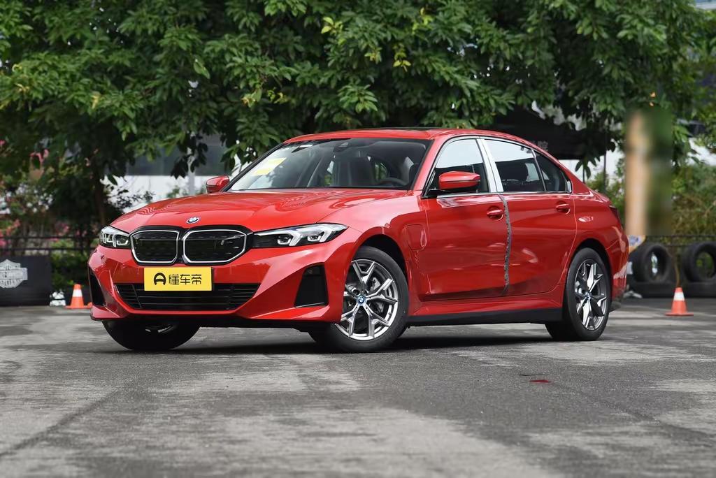 二手宝马i3：12万买“蓝天白云”，划算还是踩坑？
兄弟们，今天聊一台“让人又爱