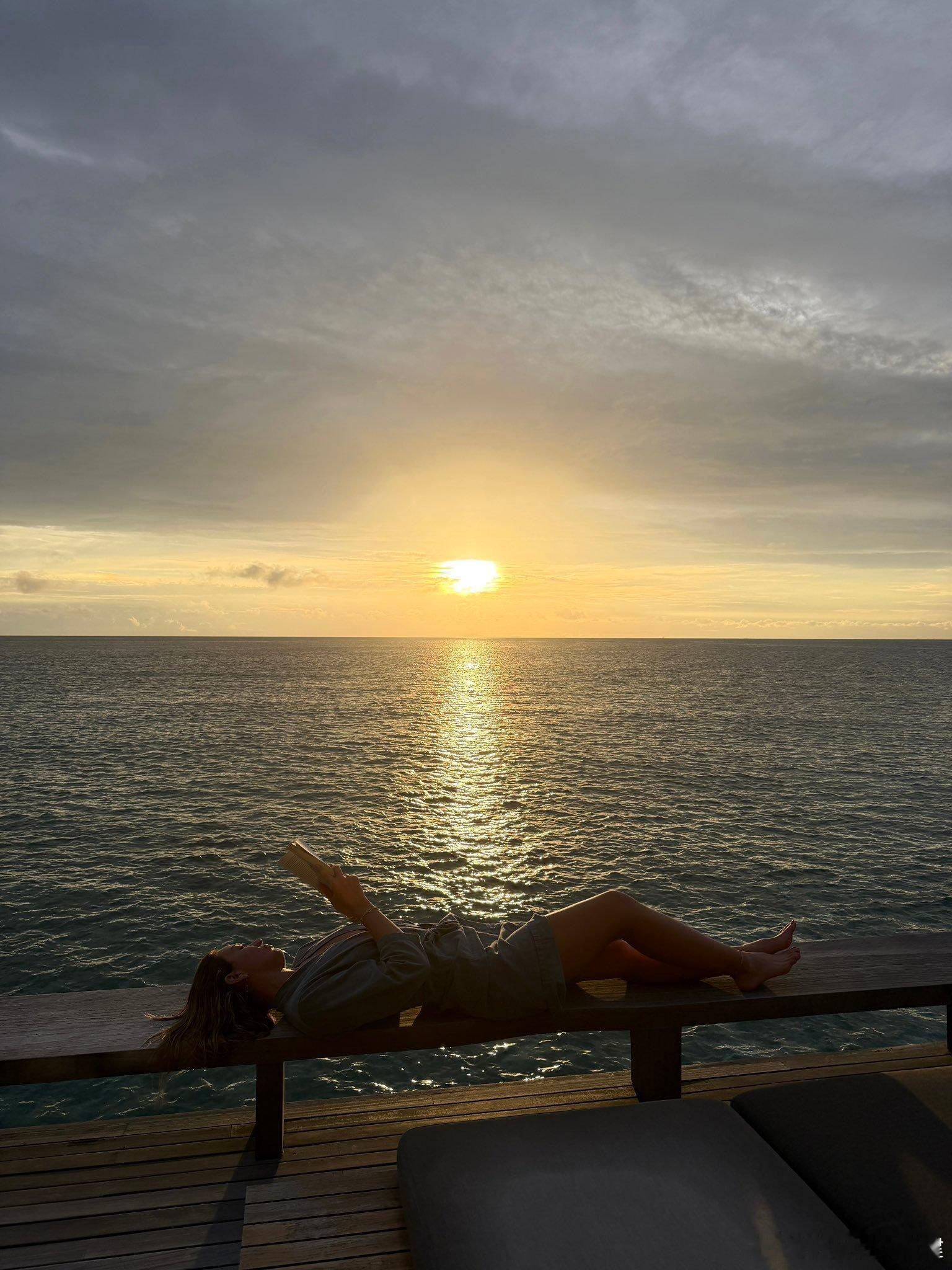 猜猜这是谁在看书？热点现场