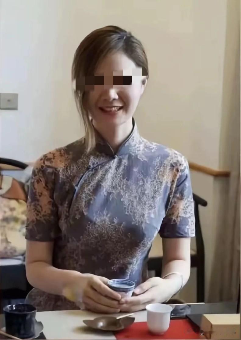 终于明白为什么唐某杰宁可做试管，也要跟三姐有个孩子了。三姐叫曹某阳，形象气质不错