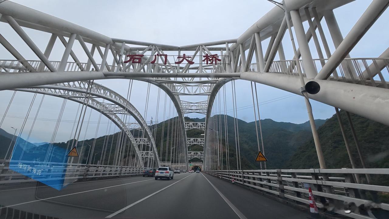 城固到彬州一路山洞，这条山洞，好像只有这条最长吧！
最近去了一趟汉中城固县，一路