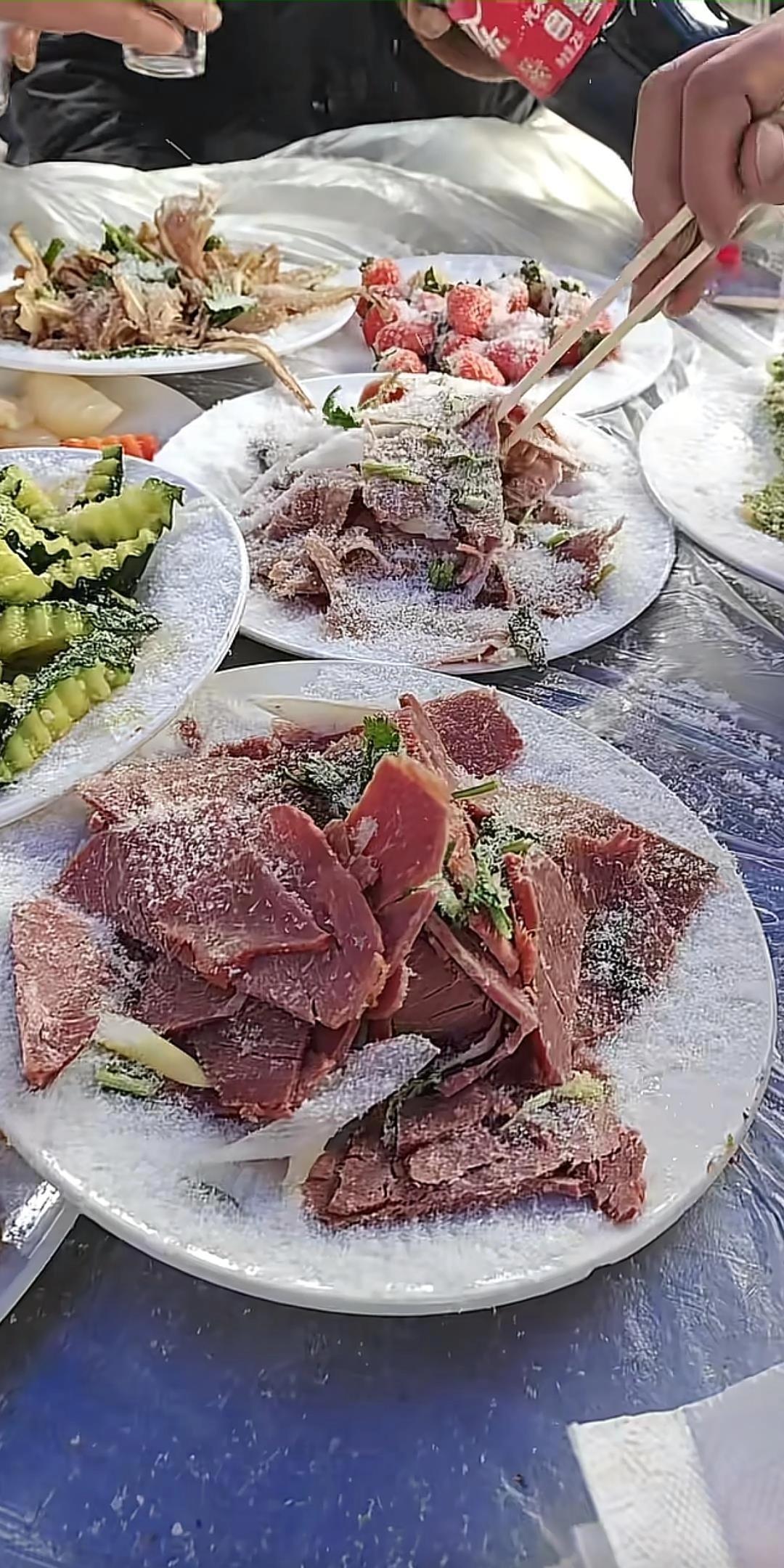 河南这场大雪天流水席，吃出了全网最硬核的“雪花牛肉”！

1月19日中午，周口太