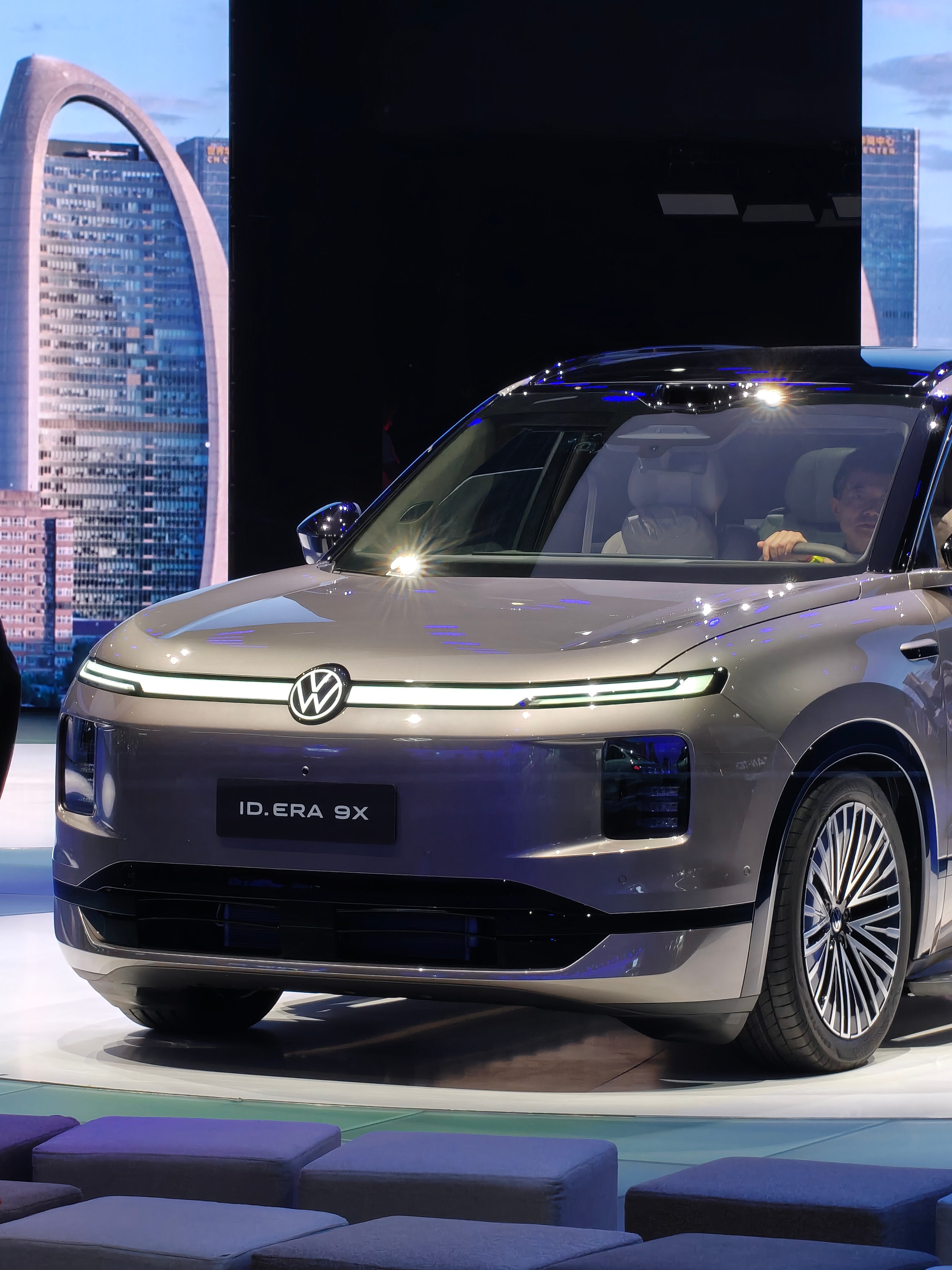 大众ID. ERA 9X上市价格29.98万起1小时内锁单11,079台 这个成