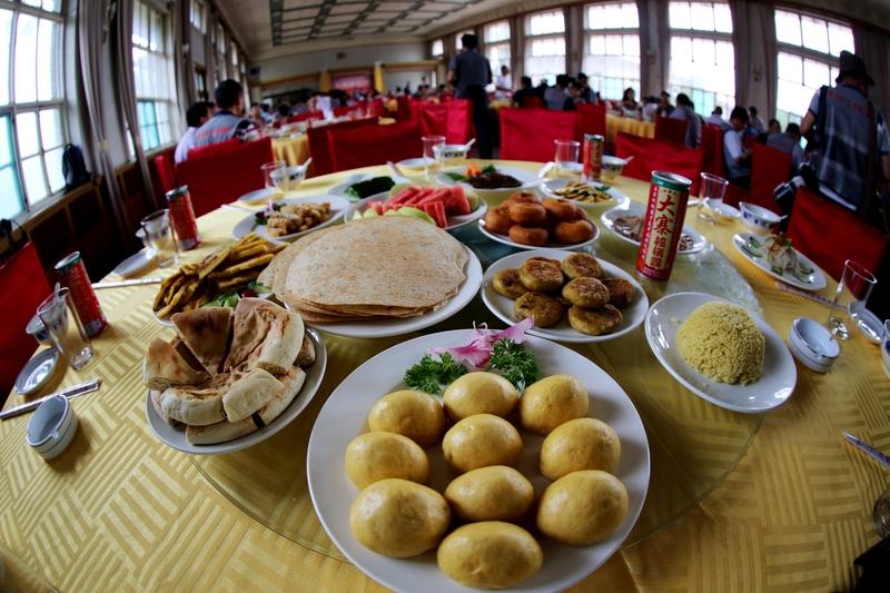 “家和万事兴，粗茶淡饭送温情，油盐柴米酱醋茶是幸福”，这话着实在理。生活本就无需