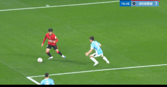 席尔瓦治伤完毕回到场地就进球，真的是挺好的局面，如今成都蓉城多大一人，还多一个人