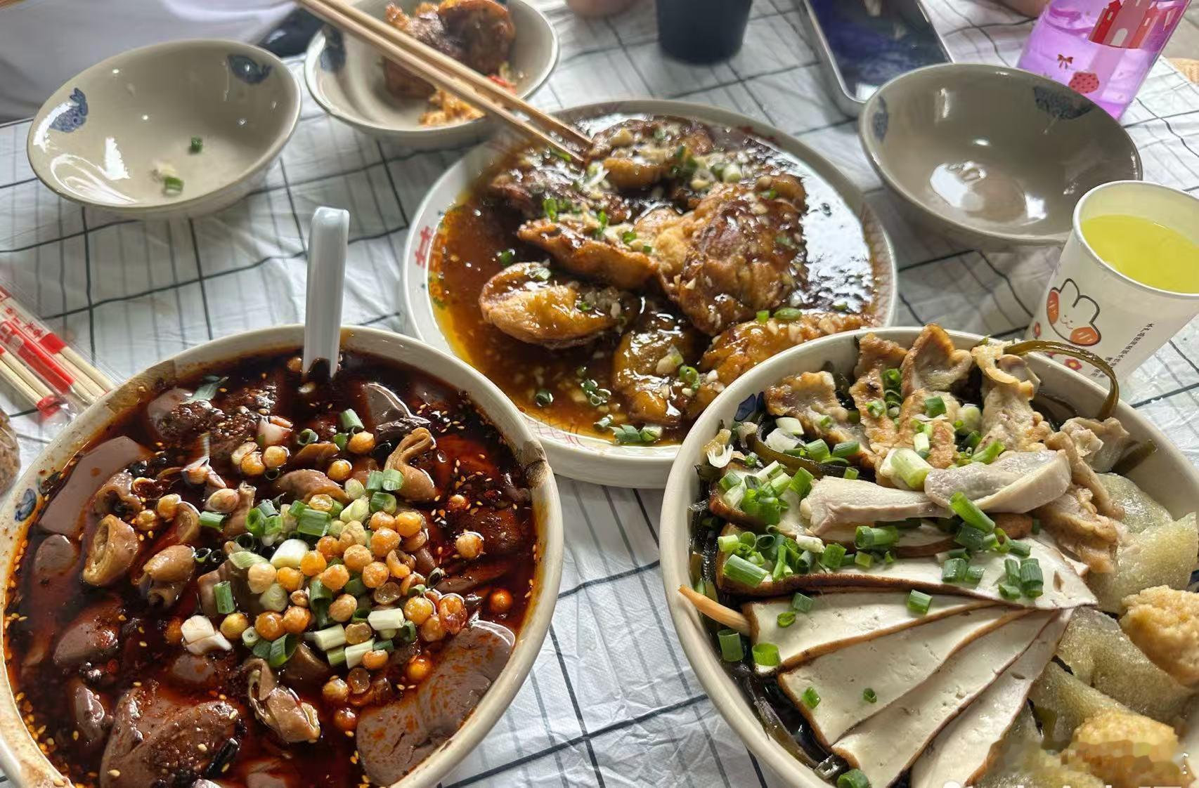 四川吃饭指南 成都都江堰这个系列只专注四川吃饭指南，把值得吃的全川老店先收集起来