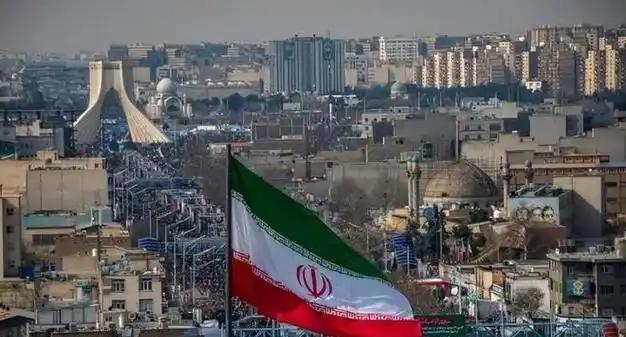 伊朗这国家，历史有两个痛点。
伊朗历史的第一个痛点在于古老文明在千年之前遭遇中断