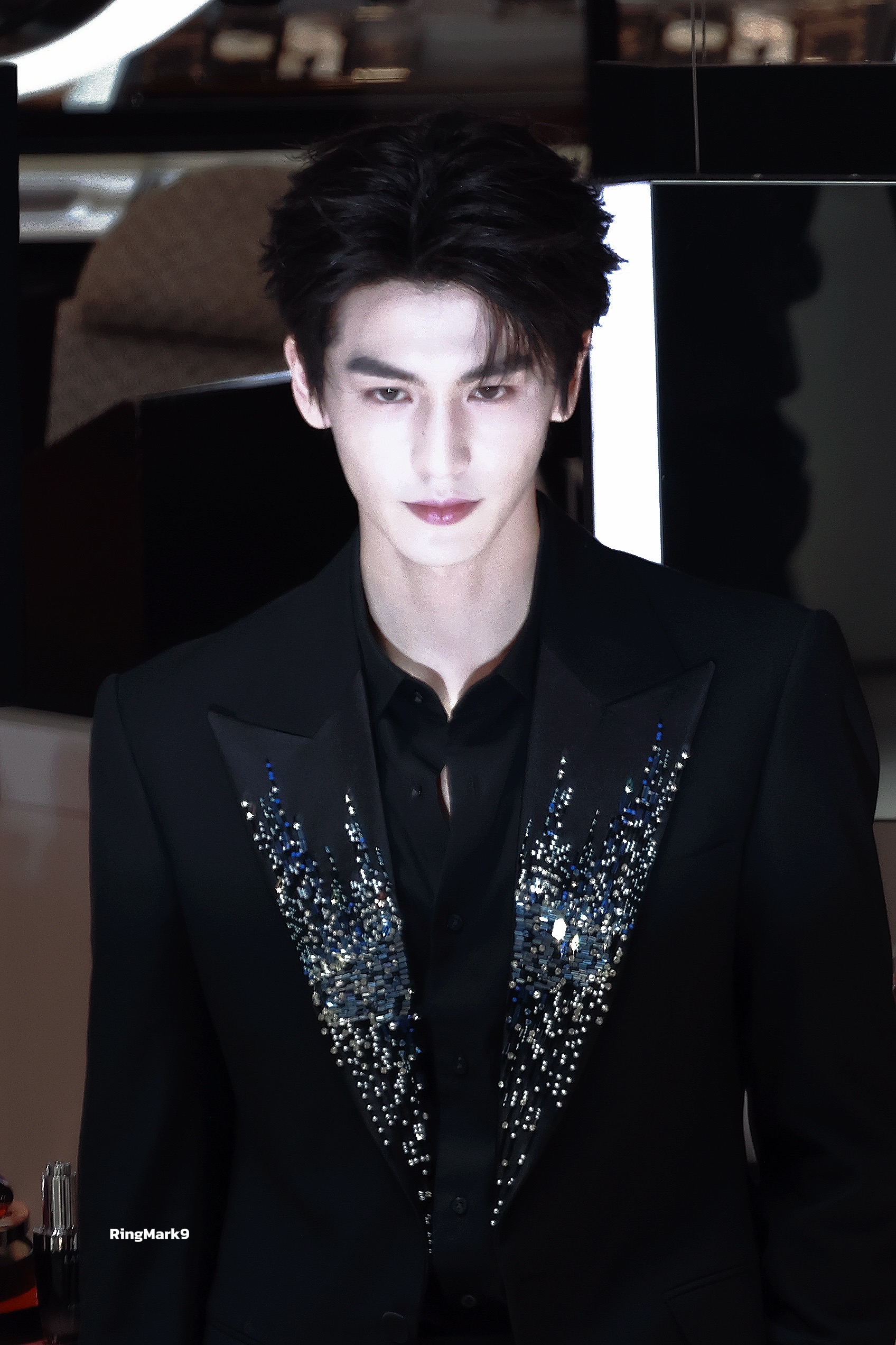 张凌赫  夜访吸血鬼🧛🏻‍♂️ ​​​