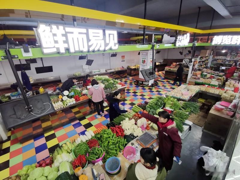 闺蜜群里曾就女人活得漂亮靠什么展开争论，是人品、才华，还是美貌？实际上，这三者并