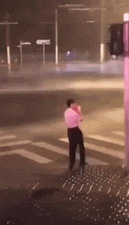 风雨中这点痛算什么