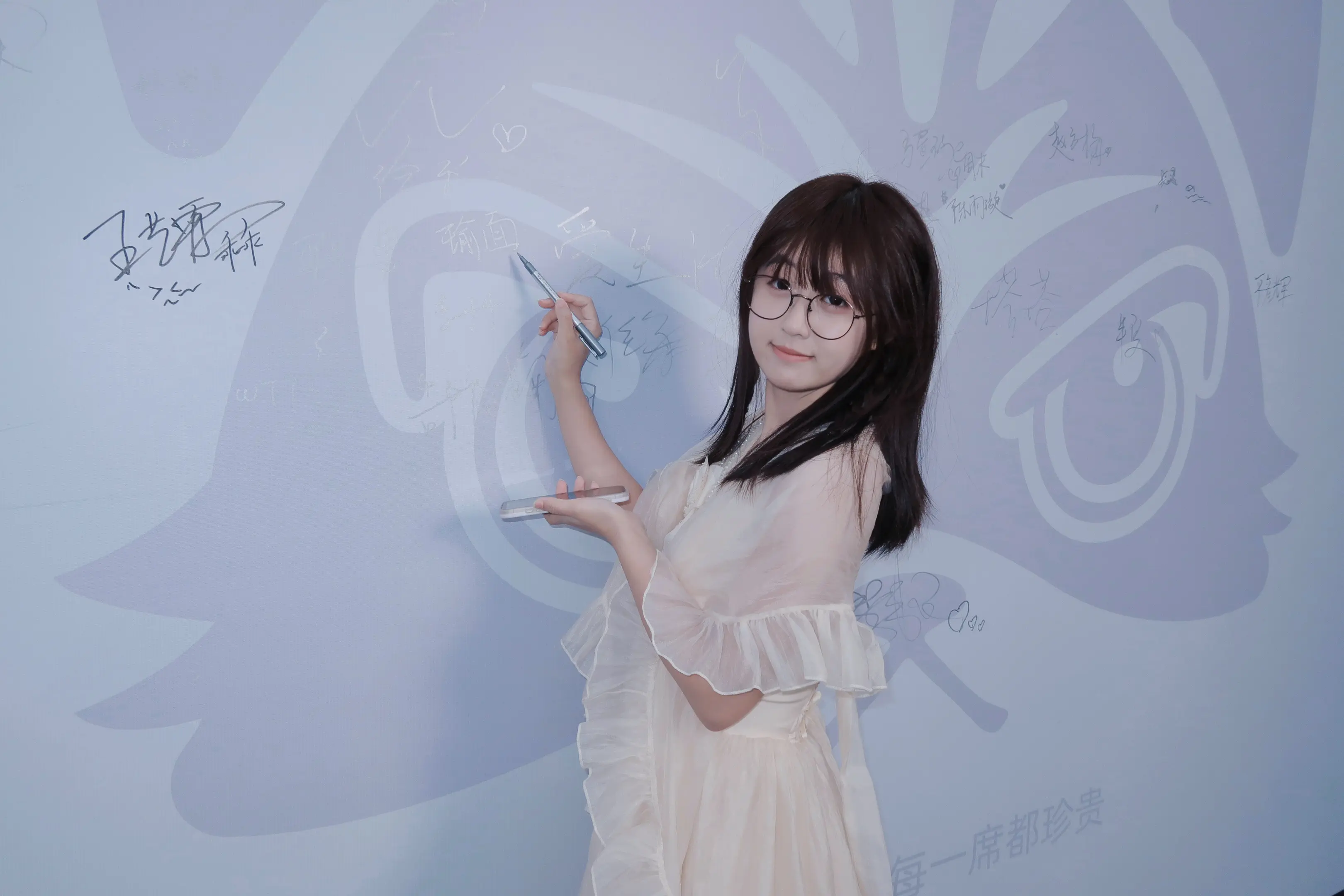 “观我往旧 同我仰春”