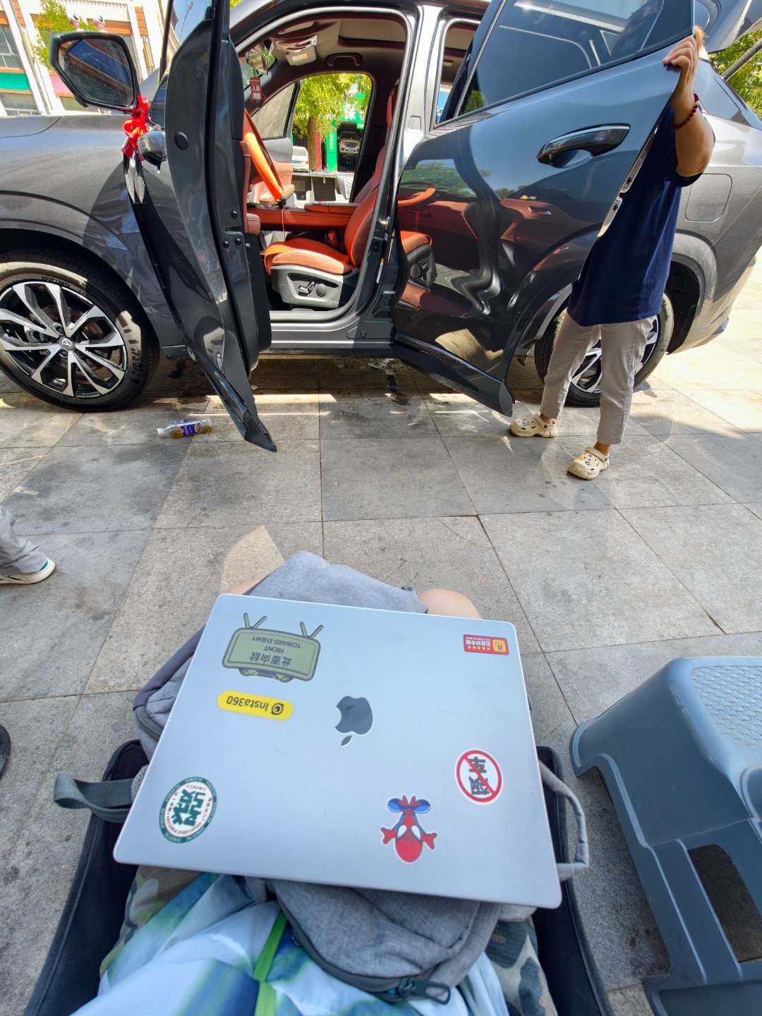 牛马的自觉边洗车，边工作 呜呜呜  ​​​