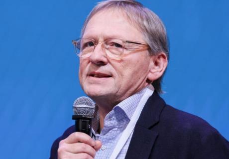 谈妥，俄罗斯派人来华
3月23日，中俄友好、和平与发展委员会会见了俄方主席季托夫