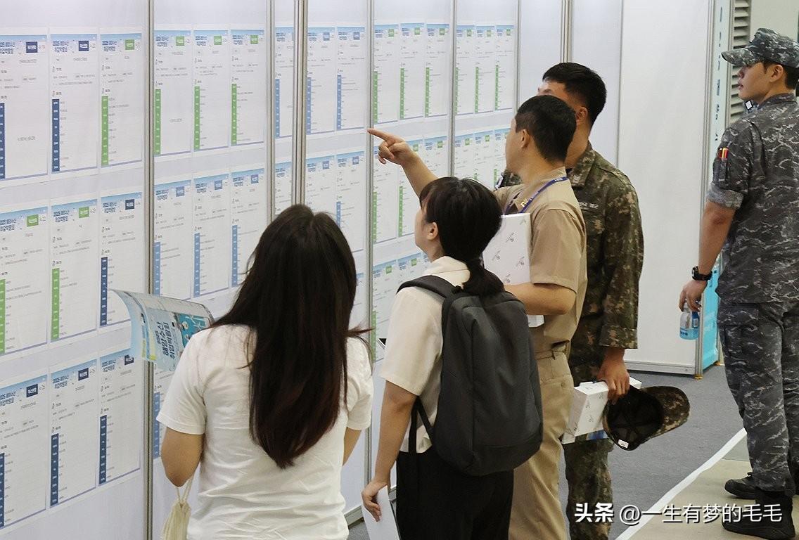 6月14日韩联社指出，韩国经济呈现“高增长、低民生”的结构性矛盾，在创下半世纪最