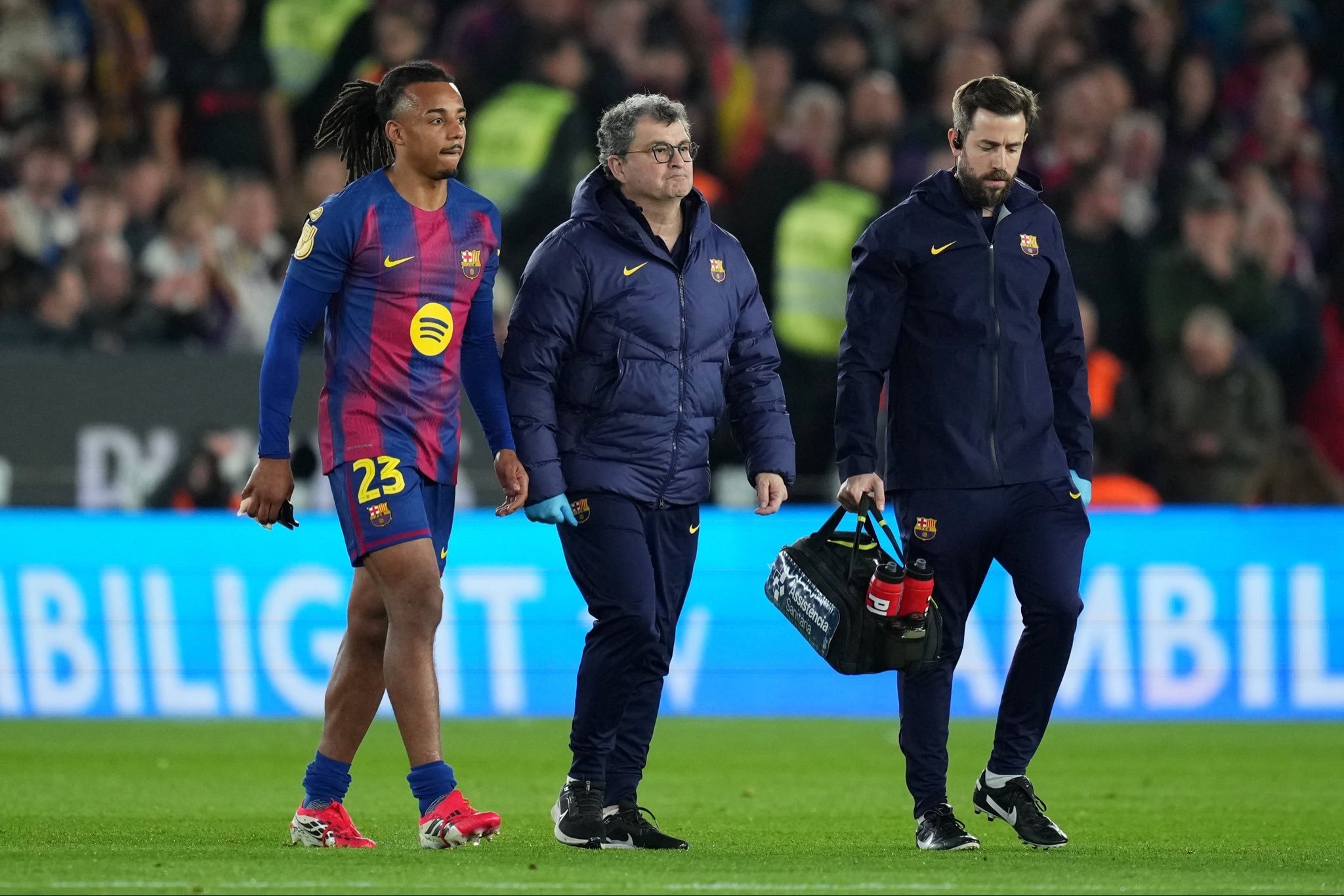 巴萨所有伤员何时才能全部回归？ 孔德恢复良好，预计将在国际比赛日后复出，他已经开